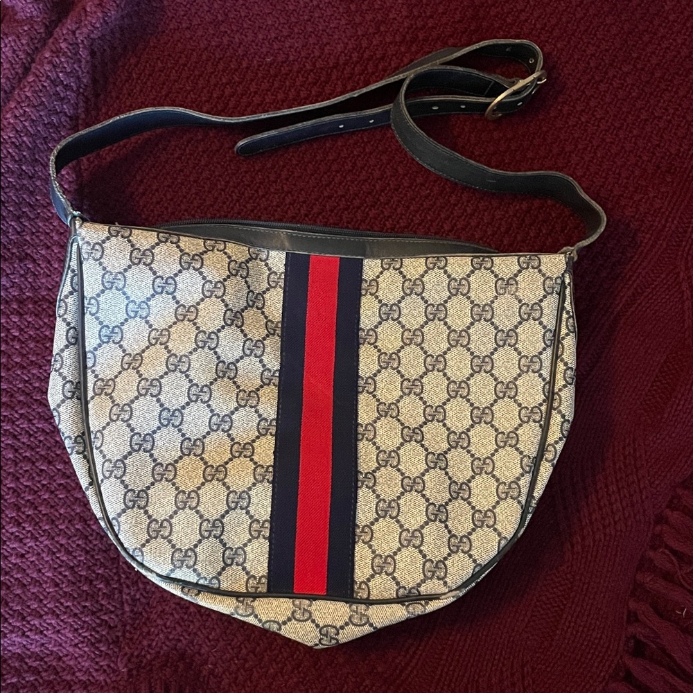 Gucci vintage shoulder bag. - Picture 2 of 7